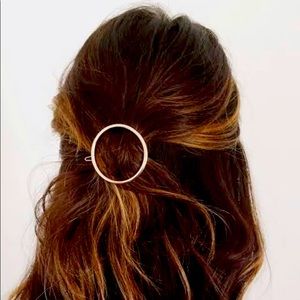 ✨3 for $20✨ round gold hair pin